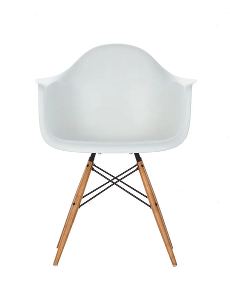 Eames Plastic Armchair DAW, ahorntræ fra Vitra - 1 - Jacobsen Plus