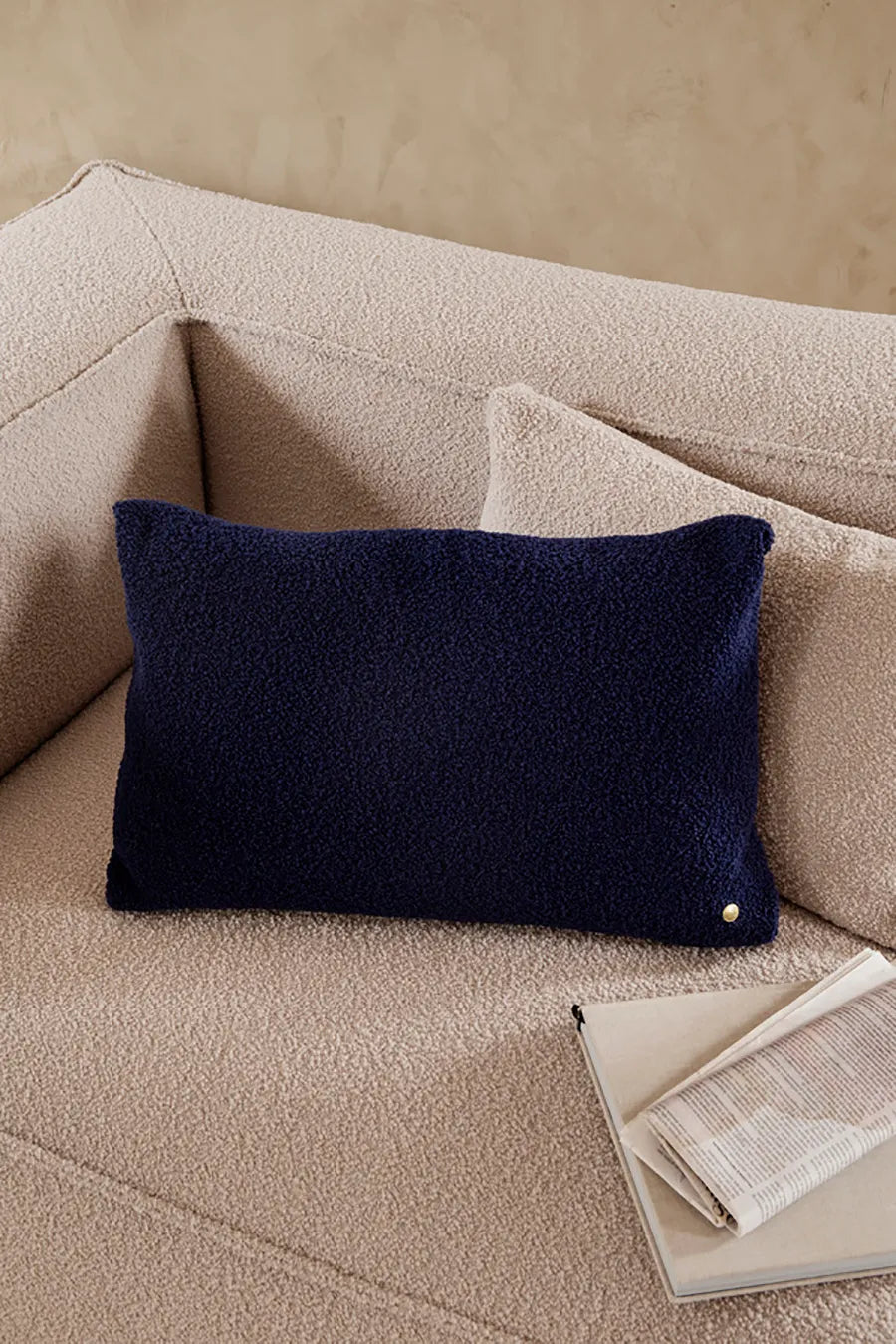 Clean Cushion, deep blue 60x40 fra Ferm Living - 2 - Jacobsen Plus
