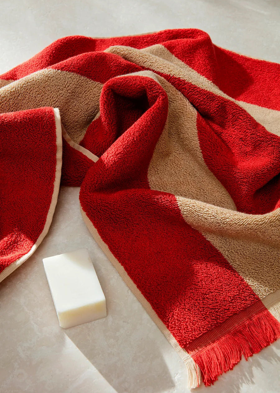 Alee Hand Towel, light camel/red fra Ferm Living - 2 - Jacobsen Plus