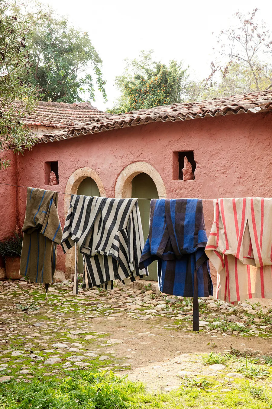 Field Robe, camel/red fra Ferm Living - 2 - Jacobsen Plus