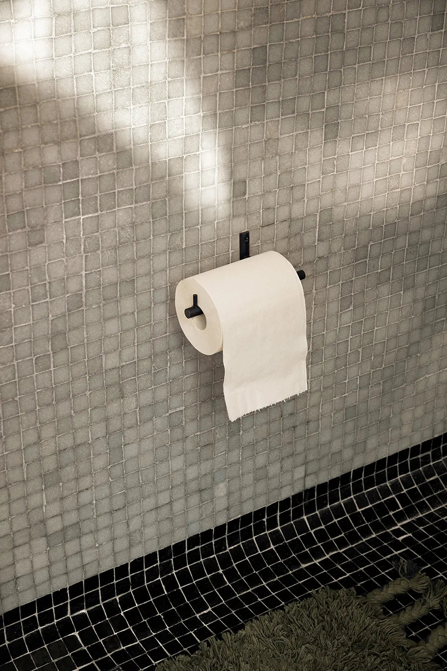 Dora Toilet Paper Holder fra Ferm Living - 2 - Jacobsen Plus