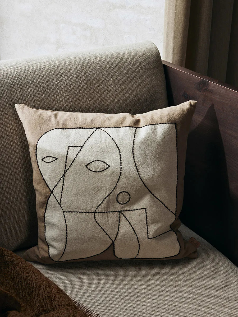 Figure Cushion, dark taupe/off-white fra Ferm Living - 2 - Jacobsen Plus