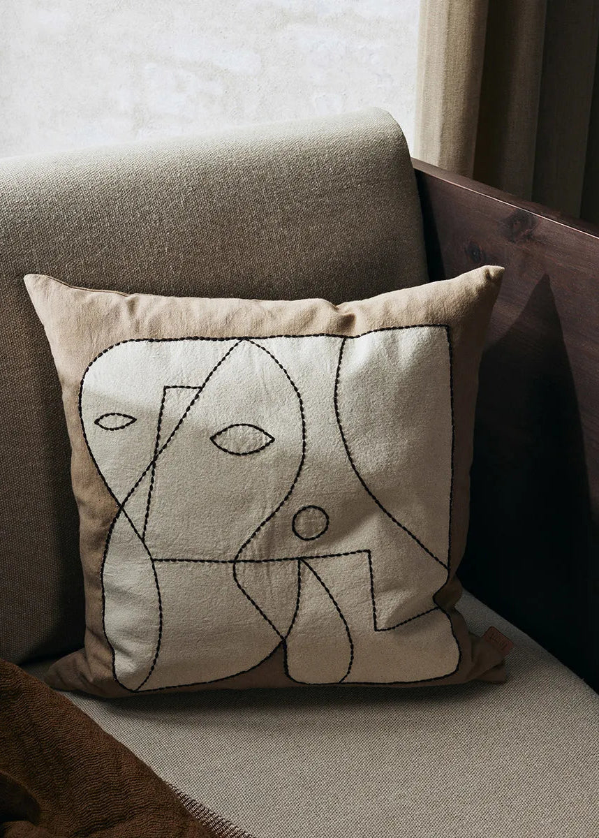 Figure Cushion, dark taupe/off-white fra Ferm Living - 2 - Jacobsen Plus