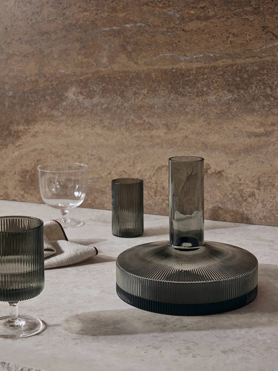 Ripple Wine Carafe, smoked grey fra Ferm Living - 2 - Jacobsen Plus
