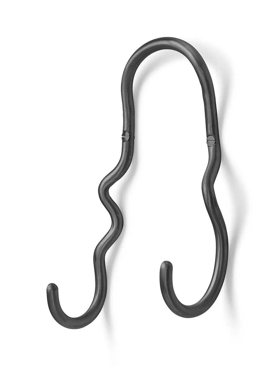 Curvature Double Hook fra Ferm Living - Black brass - Jacobsen Plus