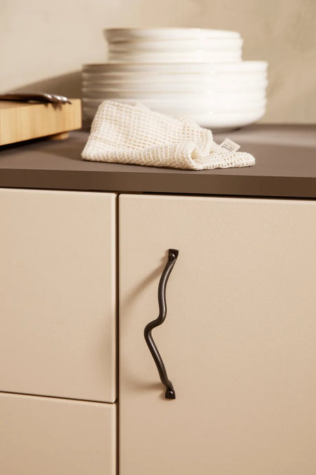 Curvature handle fra Ferm Living - 1 - Jacobsen Plus