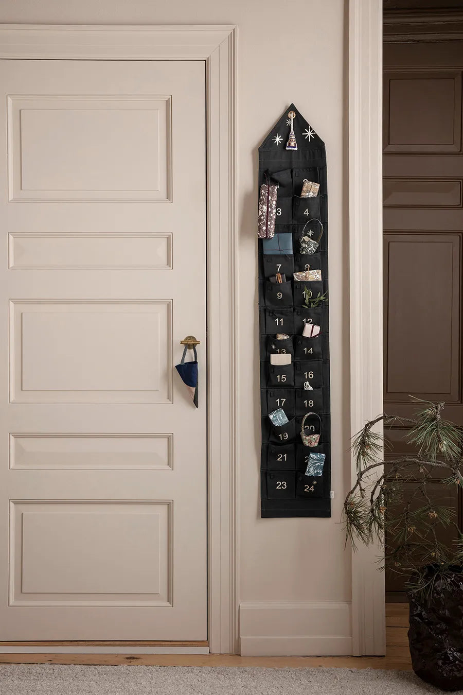 Star Christmas Calendar, Narrow fra Ferm Living - 1 - Jacobsen Plus