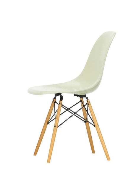 Eames Fiberglass Chair DSW, lys ahorn fra Vitra - 1 - Jacobsen Plus