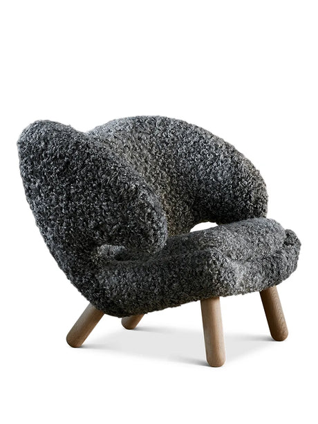 Pelikanstolen, gotlandsk fåreskind af Finn Juhl - Eg olie - Jacobsen Plus