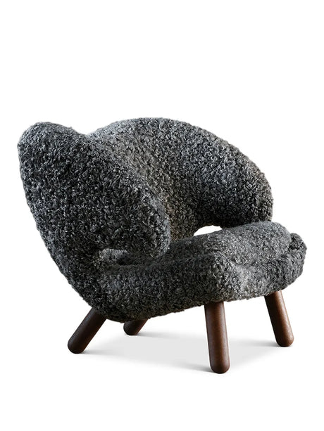 Pelikanstolen, gotlandsk fåreskind af Finn Juhl - 1 - Jacobsen Plus