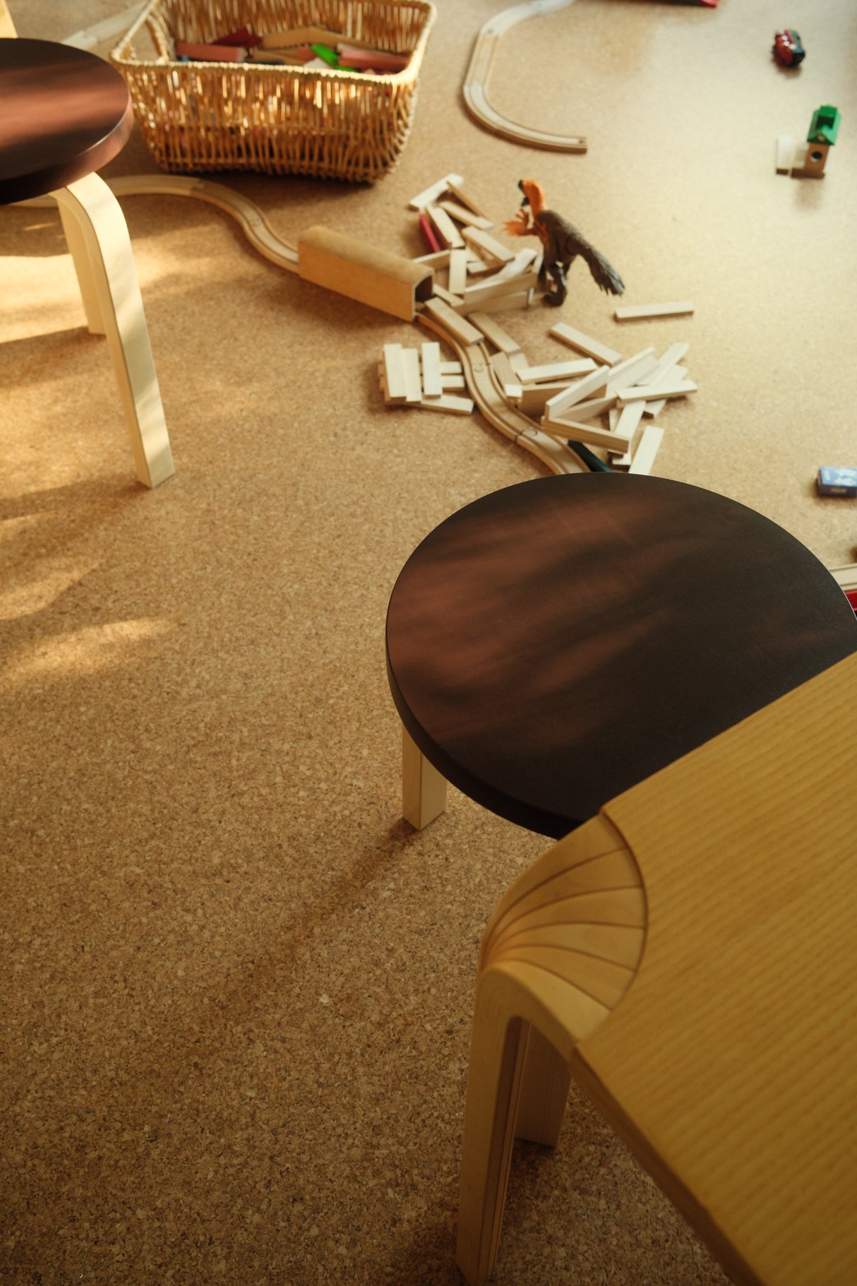 Limited Edition Stool 60, Mahogany Brown fra Artek - 3 - Jacobsen Plus