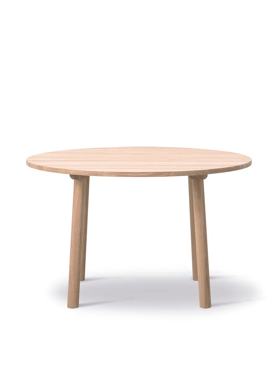 Taro Spisebord Ø120 cm, sæbebehandlet eg fra Fredericia Furniture - 1 - Jacobsen Plus