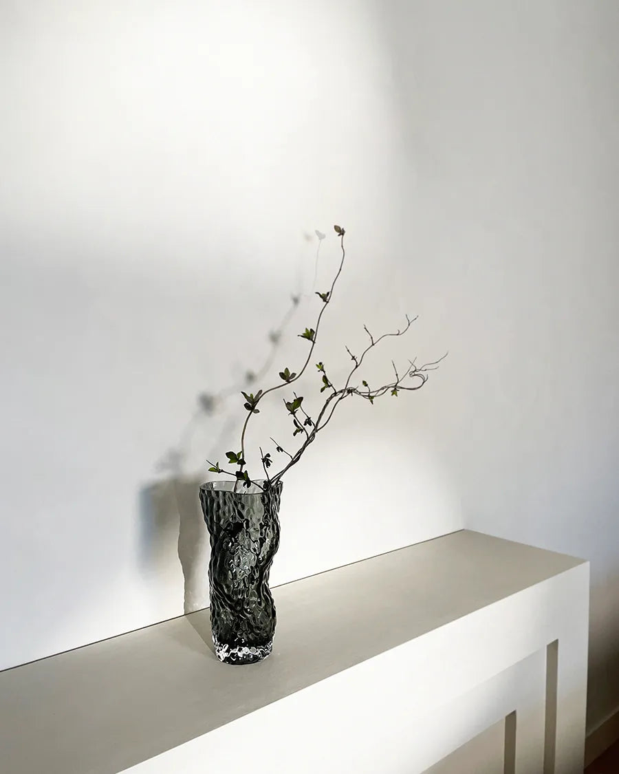Ostrea Vase, midnight blue fra Hein Studio