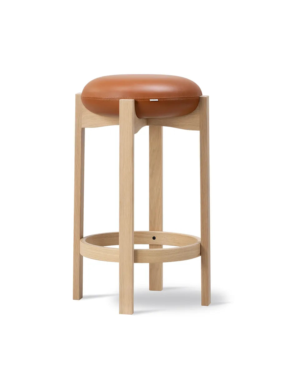 Pioneer Bar Stool, lacquered oak/max 95 fra Fredericia Furniture - 1 - Jacobsen Plus