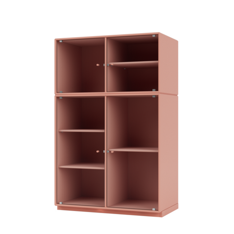 Ripple III Vitrineskab, inkl. sokkel fra Montana - Rhubarb / Sokkel 3 cm - Jacobsen Plus