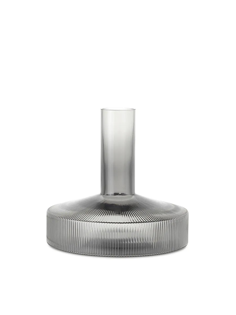 Ripple Wine Carafe, smoked grey fra Ferm Living - 1 - Jacobsen Plus