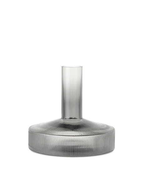 Ripple Wine Carafe, smoked grey fra Ferm Living - 1 - Jacobsen Plus