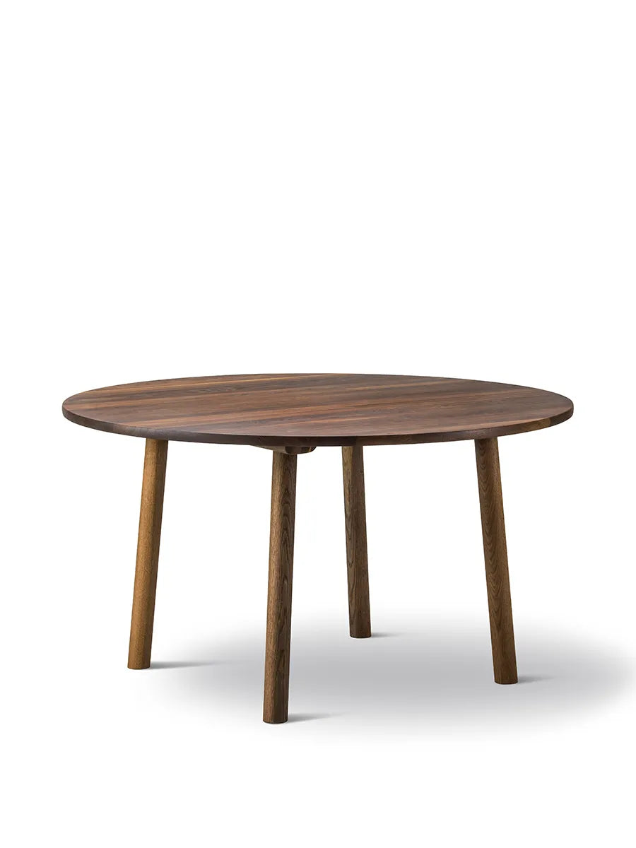 Taro Spisebord Ø120 cm, røget eg fra Fredericia Furniture - 1 - Jacobsen Plus