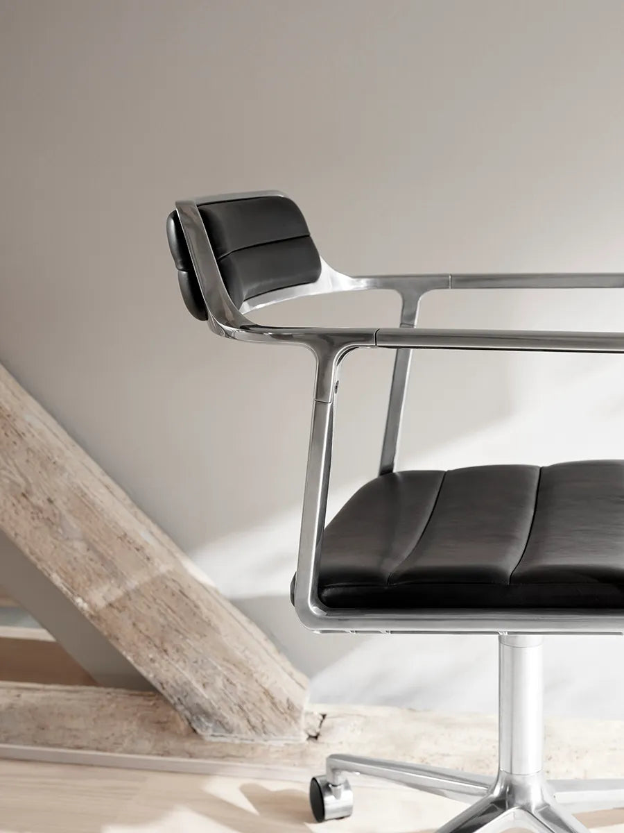 VIPP452 Swivel Chair m/hjul, sort læder fra Vipp
