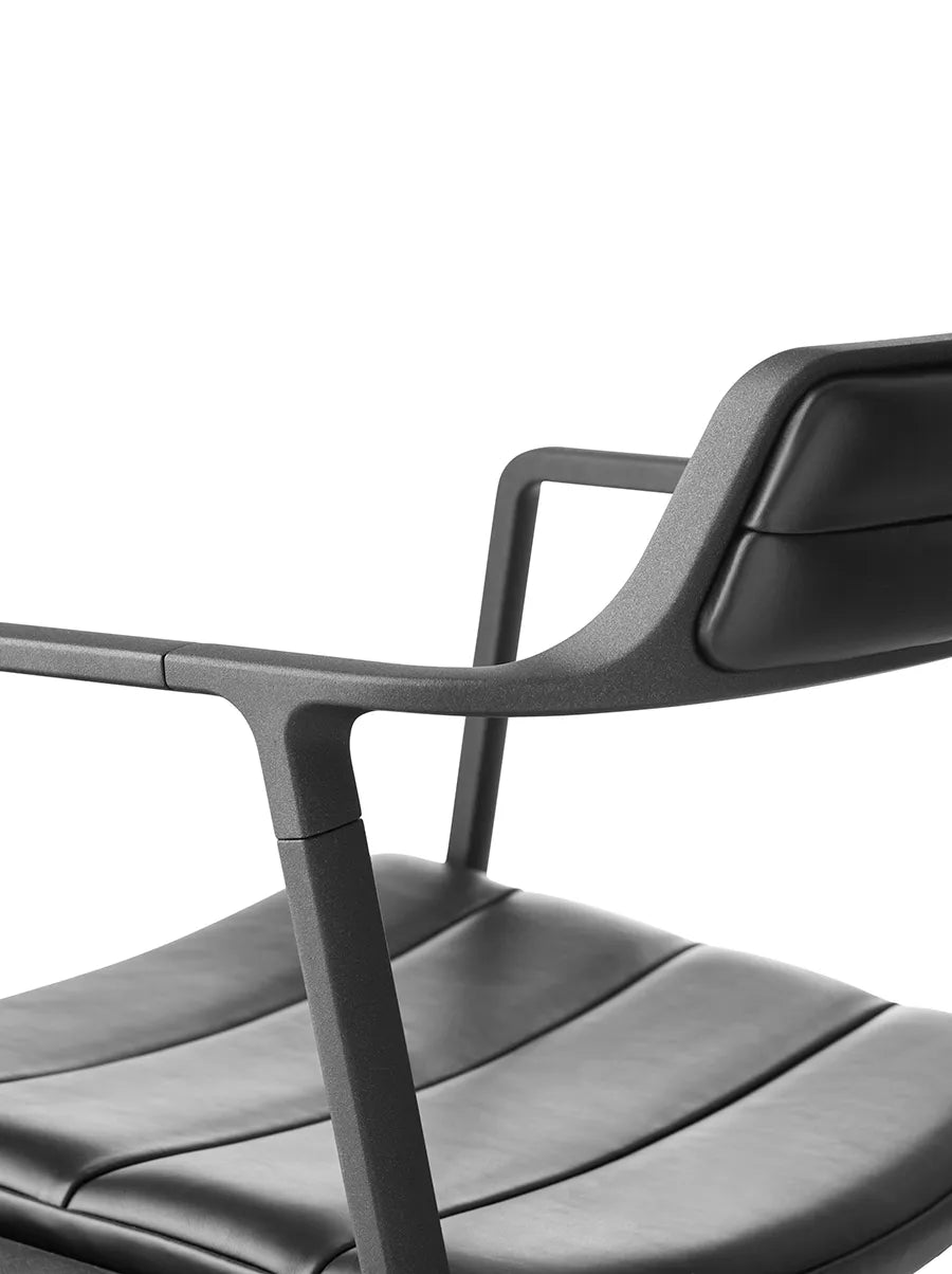 VIPP452 Swivel Chair m/sort stel & hjul, sort læder fra Vipp