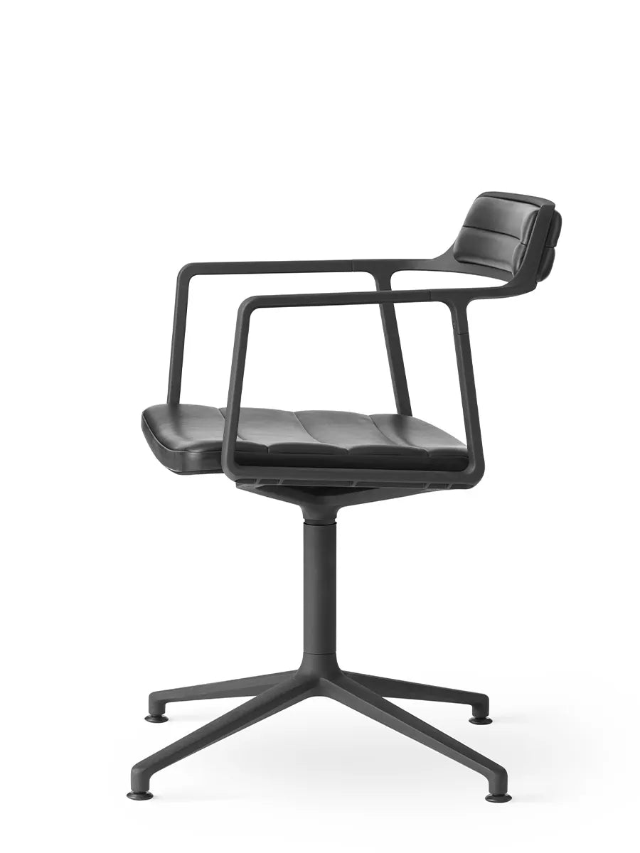VIPP452 Swivel Chair m/sort stel, sort læder fra Vipp
