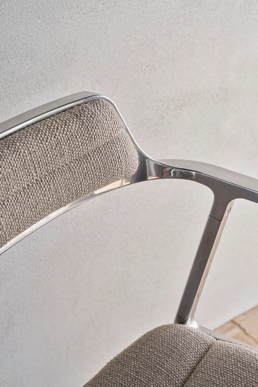 VIPP452 Swivel Chair m/hjul, dark sand fra Vipp