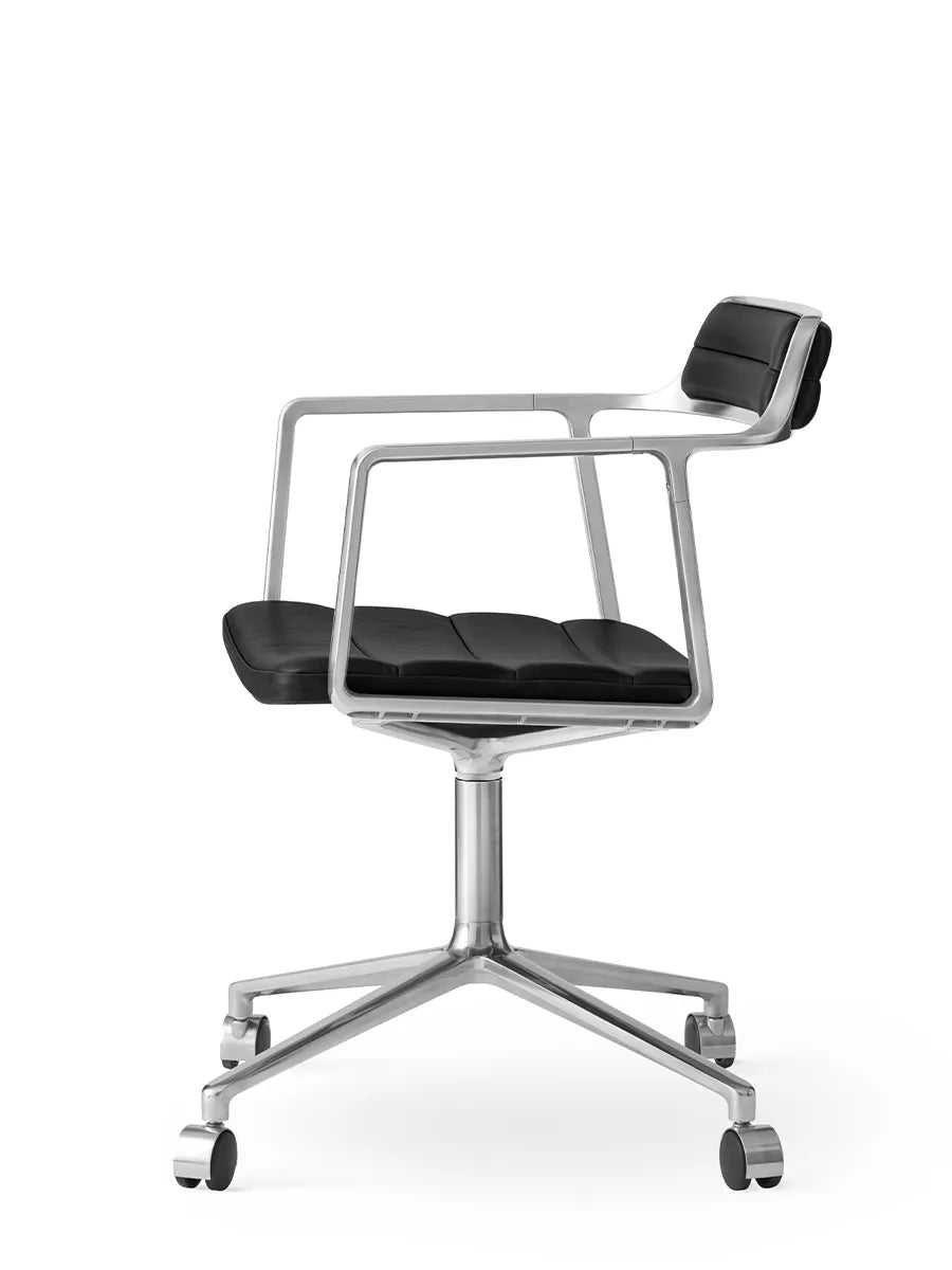 VIPP452 Swivel Chair m/hjul, sort læder fra Vipp