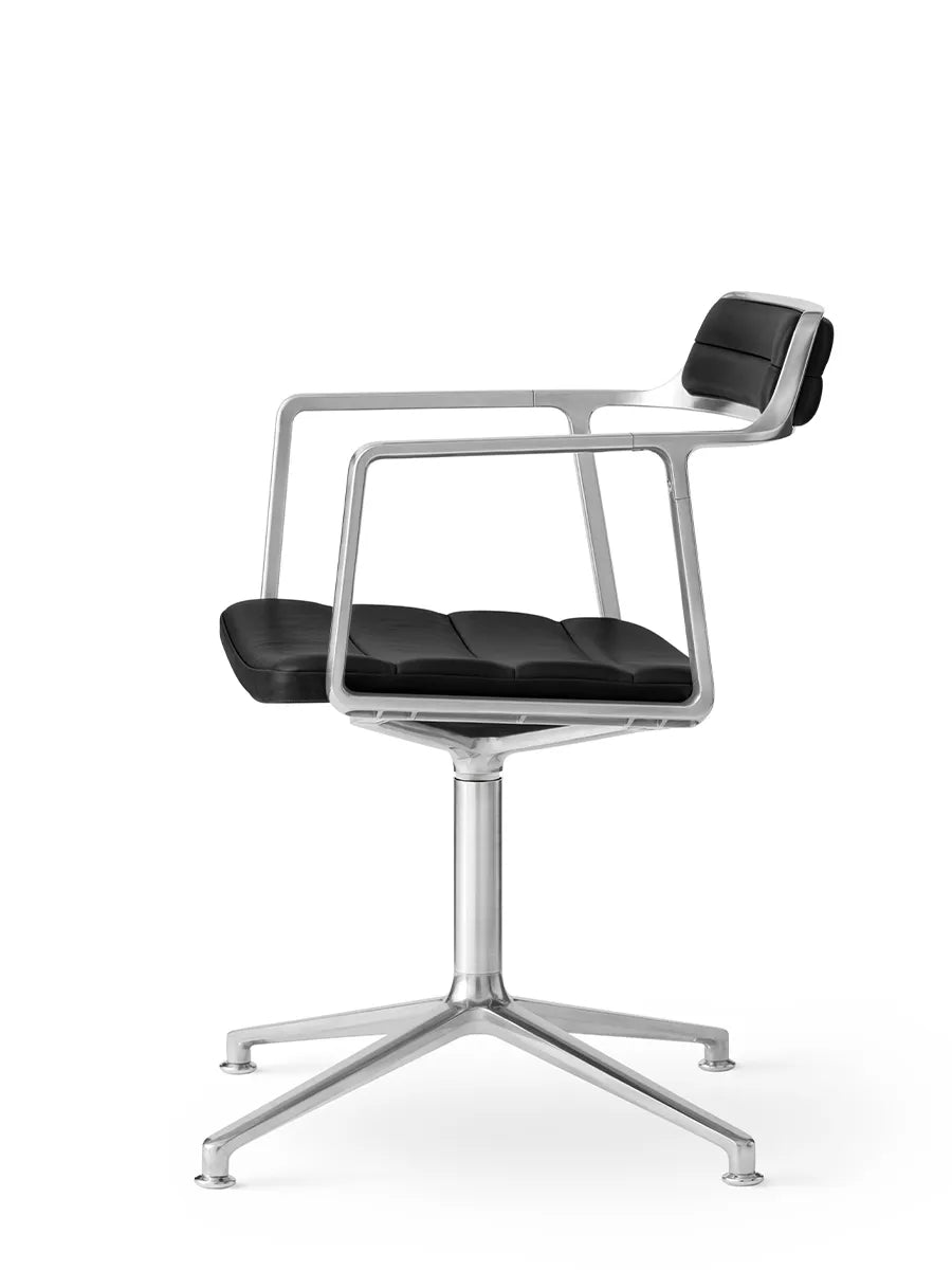 VIPP452 Swivel Chair, sort læder fra Vipp
