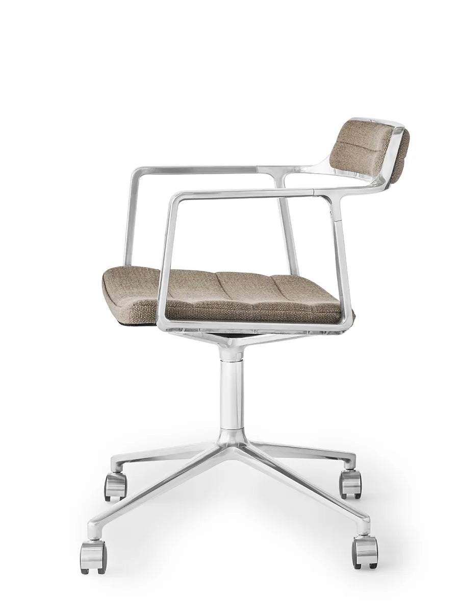 VIPP452 Swivel Chair m/hjul, dark sand fra Vipp