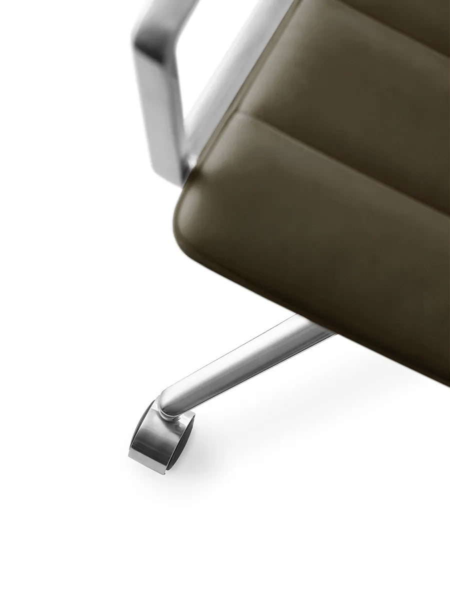 VIPP452 Swivel Chair m/hjul, bosco grøn læder fra Vipp