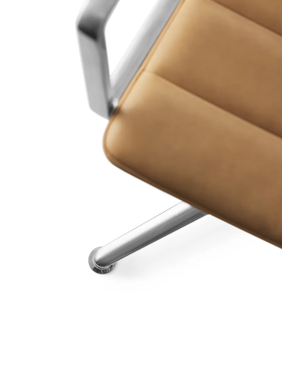 VIPP452 Swivel Chair, camel læder fra Vipp