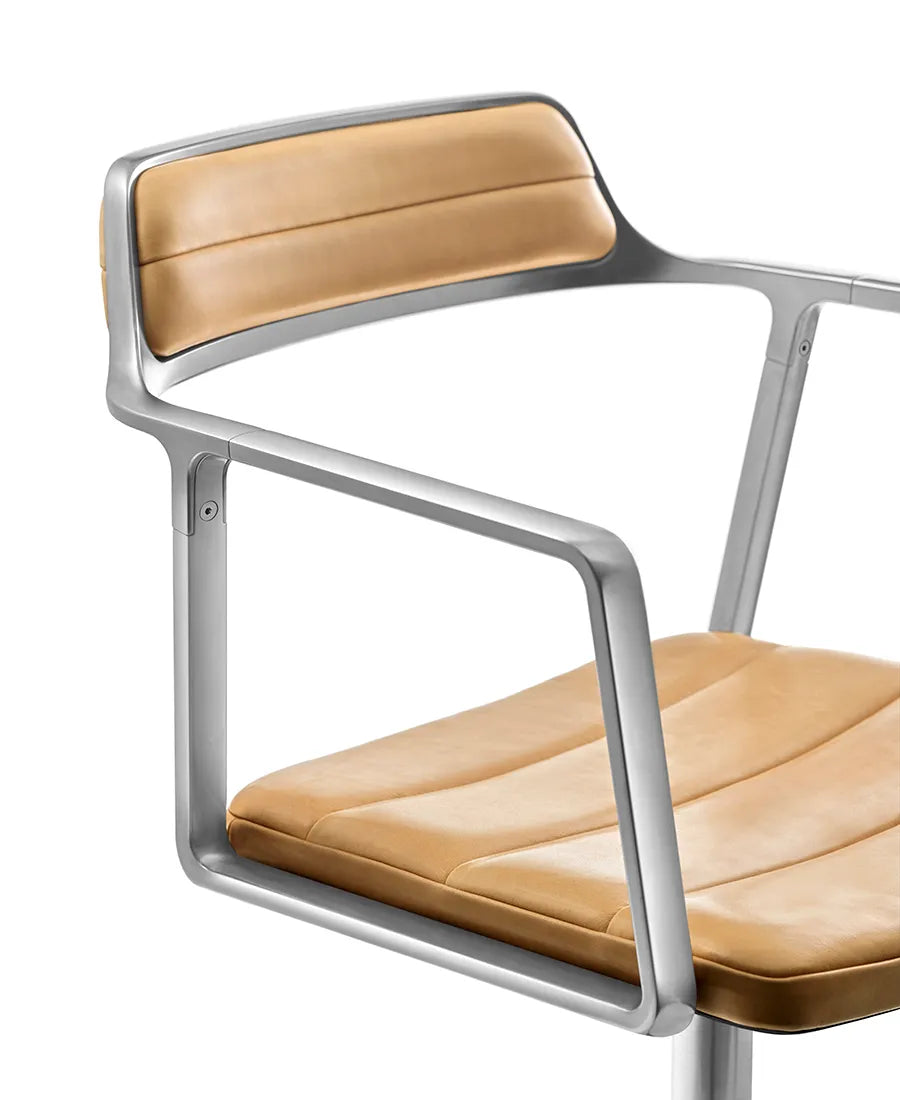 VIPP452 Swivel Chair, camel læder fra Vipp