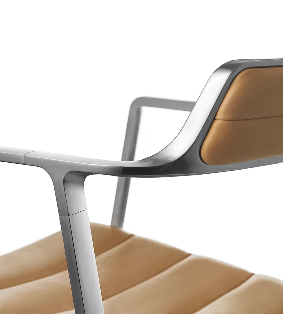 VIPP452 Swivel Chair, camel læder fra Vipp