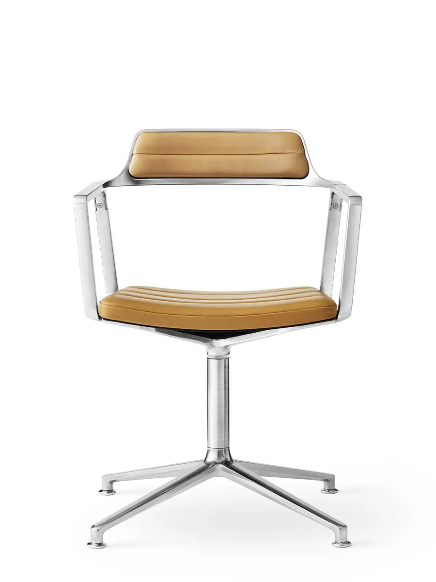VIPP452 Swivel Chair, camel læder fra Vipp