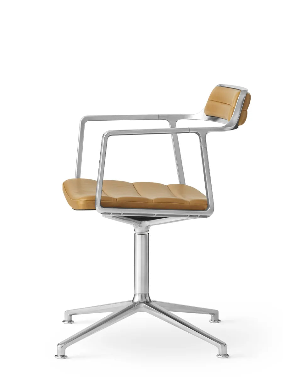 VIPP452 Swivel Chair, camel læder fra Vipp