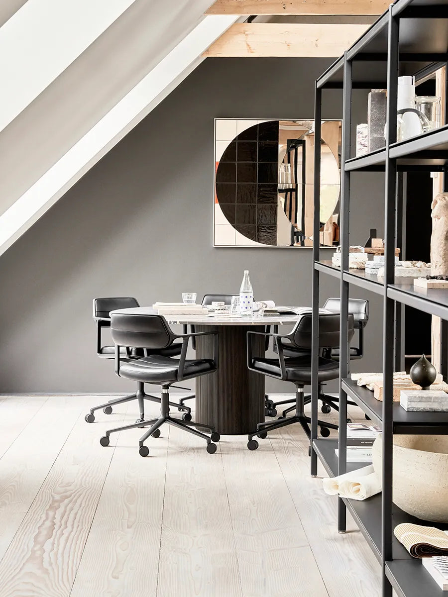 VIPP453 Swivel+ Chair m/hjul, sort læder fra Vipp - 3 - Jacobsen Plus