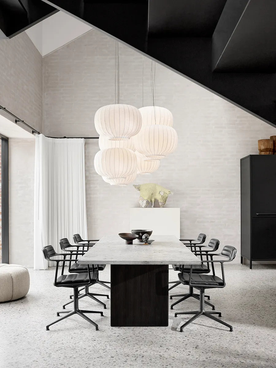 VIPP452 Swivel Chair m/sort stel, sort læder fra Vipp