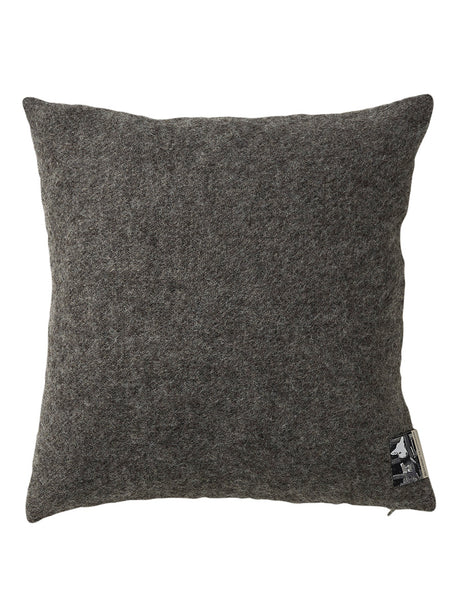 Gotland pude, 60x60 cm fra Silkeborg Uldspinderi - Dark Nordic Grey - Jacobsen Plus