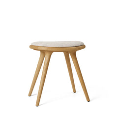 Low Stool, olieret eg, Kvadrat Clay 0012, 47 cm skammel fra Mater