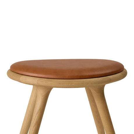 High Stool, olieret egetræ, Nuance Walnut læder, 69 cm, lav barstol fra Mater - 4 - Jacobsen Plus