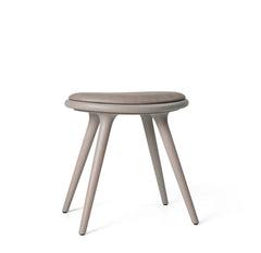 Low Stool, grå bøg, Nuance Burned Grey læder, 47 cm skammel fra Mater