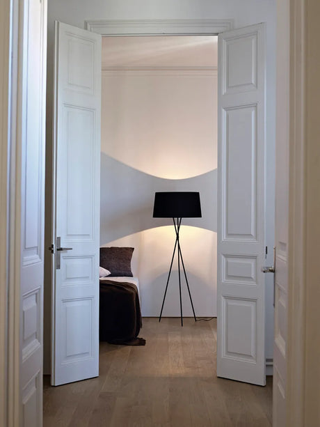 Tripode Gulvlampe fra Santa and Cole, sort (G5) - 2 - Jacobsen Plus