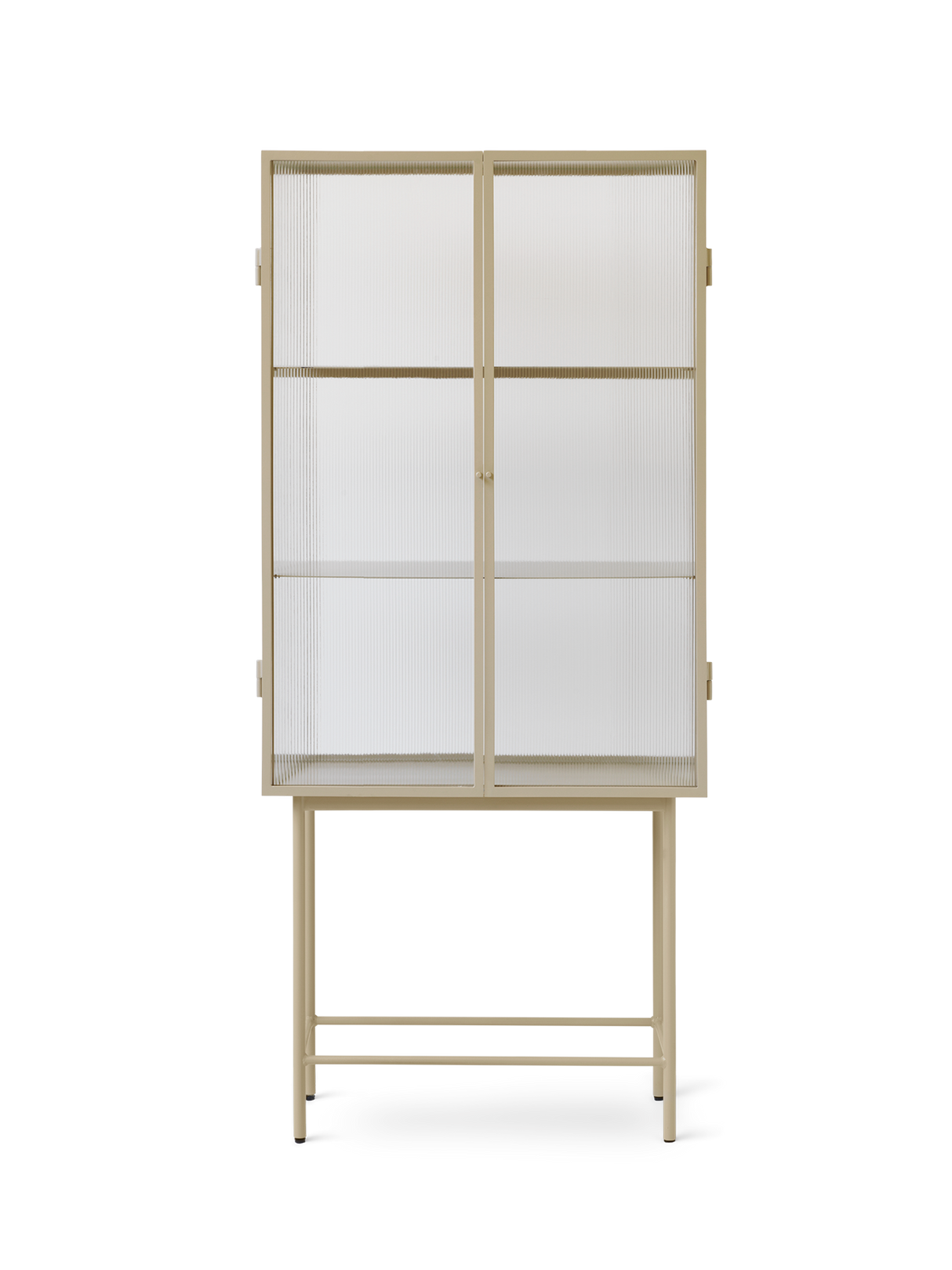 Haze vitrineskab, reeded glass fra Ferm Living - Cashmere - Jacobsen Plus