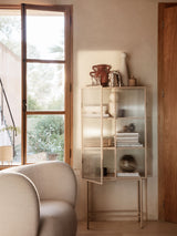 Haze vitrineskab, reeded glass fra Ferm Living - 1 - Jacobsen Plus