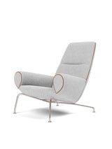 Queen Lænestol af Hans J. Wegner - Hallingdal 116 tekstil med keder i Max 95 Cognac læder - Jacobsen Plus