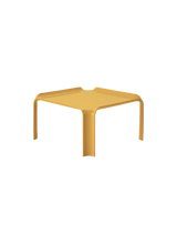 T877 sidebord fra Gubi - Honey Gold - Jacobsen Plus