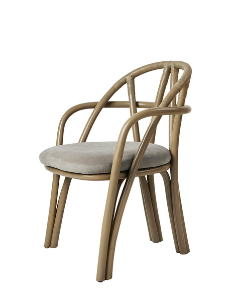 Bistra Dining Armchair fra GUBI - Olive Stained Rattan / Fustagno 003 - Jacobsen Plus