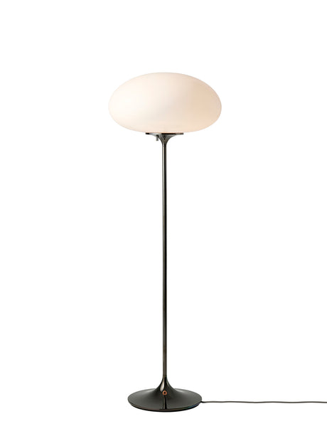Stemlite opal gulvlampe, H110 fra GUBI - Black Chrome - Jacobsen Plus