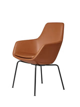 Lille Giraf Stol af Arne Jacobsen - Grace læder, valnød / Sort pulverlakeret stål - Jacobsen Plus