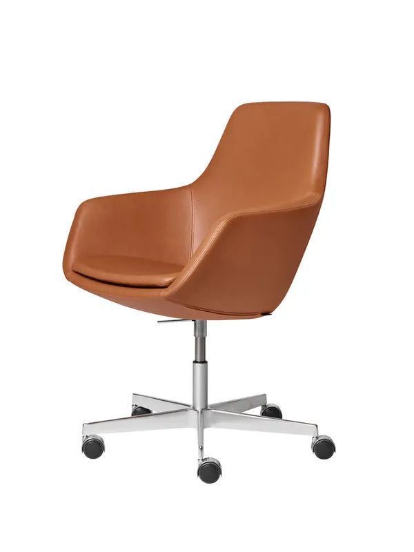 Lille Giraf Kontorstol af Arne Jacobsen - Grace læder, valnød / Satinpoleret aluminium - Jacobsen Plus